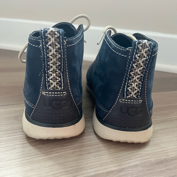 Men’s Ugg Navy Freamon boots - Picture 3 of 6